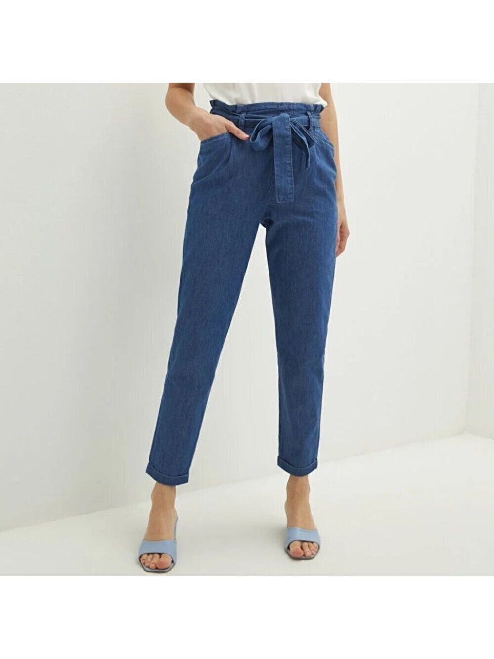 ** Uniqlo Dark Wash High Waist Belted Relaxed Fit Jeans Size 27